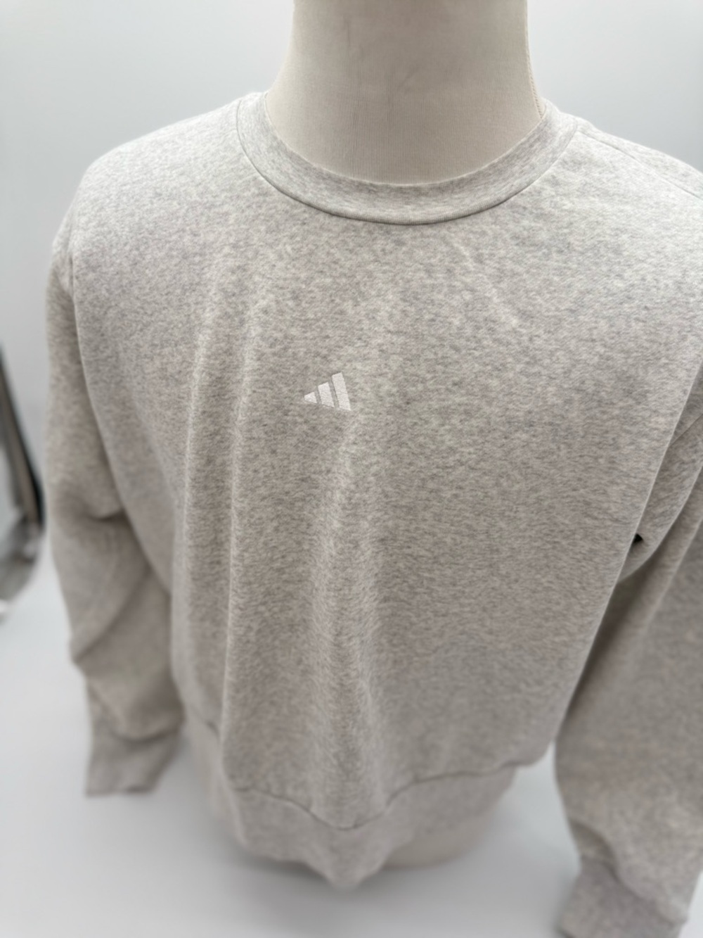 Adidas Women's Loose Slight Cropped Sweatshirt Light Gray Size 2X Plus Size EUC - Picture 4 of 14